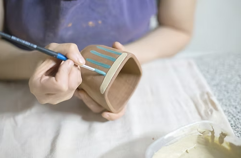 Diploma in Pottery Painting